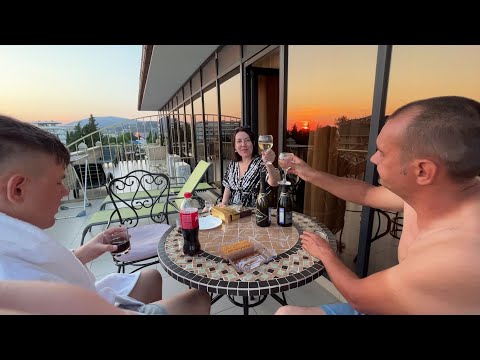 ПЬЁМ ШАМПАНСКОЕ НА ТЕРРАСЕ/?НАТВОРИЛА ДЕЛОВ/КРАСОТА КАКАЯ?/СЫН БОИТСЯ ЗА МЕНЯ/НОЧНОЙ ВИД С ТЕРРАСЫ