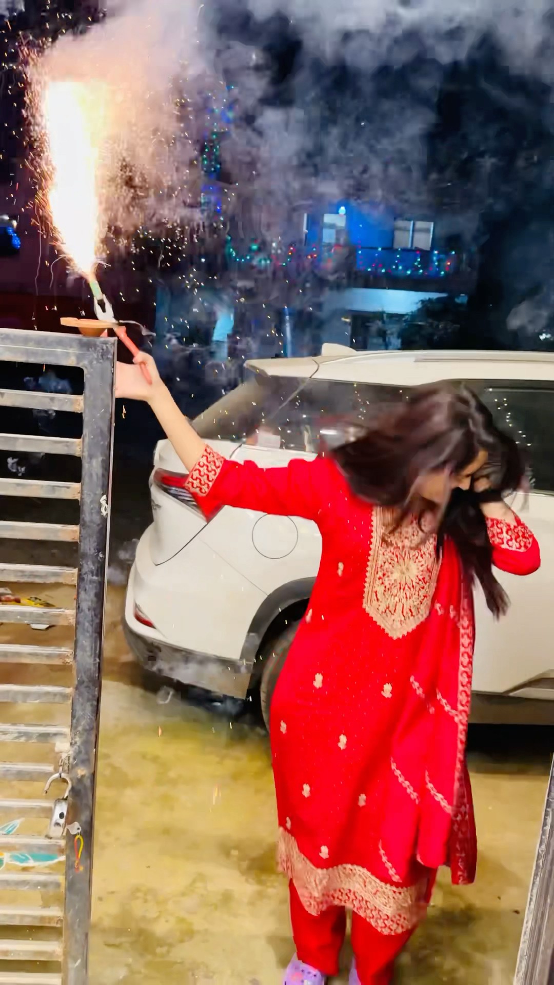 Hath pe hi agaya ?Pari lagelu #diwali #bindasskavya #bhojpuri