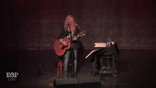 Watch Deana Carter Crying video