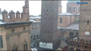 🌨️ Snowfall in Bologna, Italy! Watch LIVE - SkylineWebcams