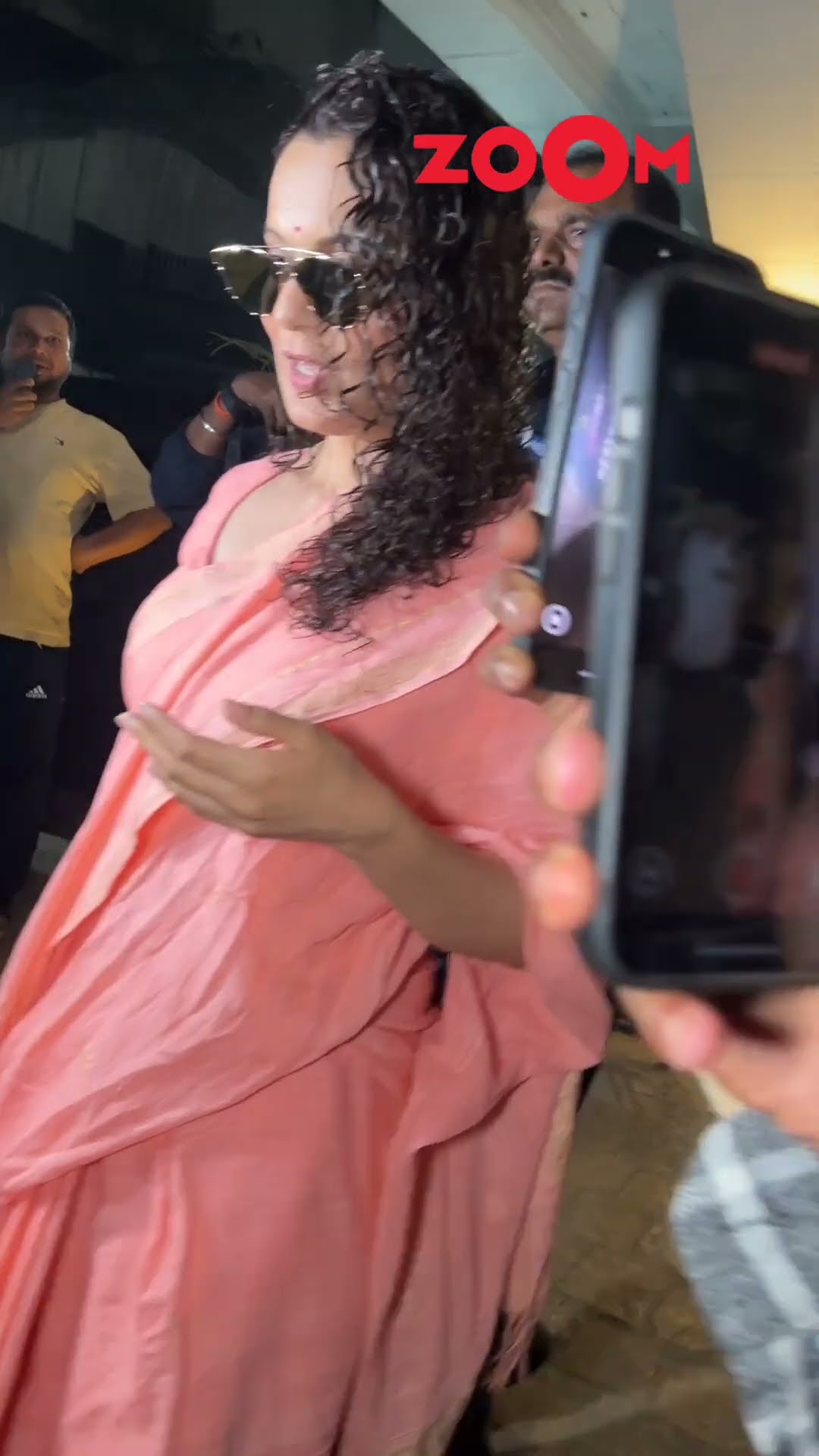 Kangana Ranaut looks BEAUTIFUL in link saree as spotted outside a salon ? #kanganaranaut #shorts