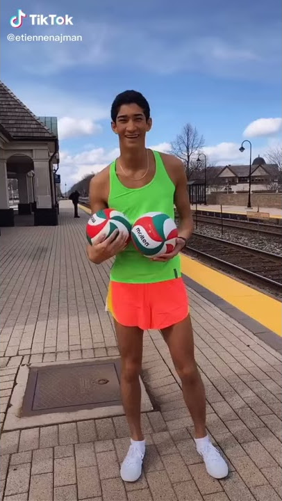 Anime girls running be like