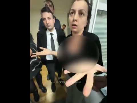 🔴 Kadir Has Üniversitesi’nde bir hoca, ‘ayakkabı’ tartışması sebebiyle mescide ayakkabılarıyla girdi