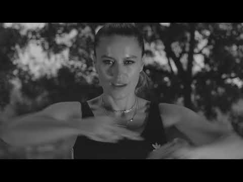 Видео: Lola Ponce: тренировка по танци, за да се сдобиете за 7 минути