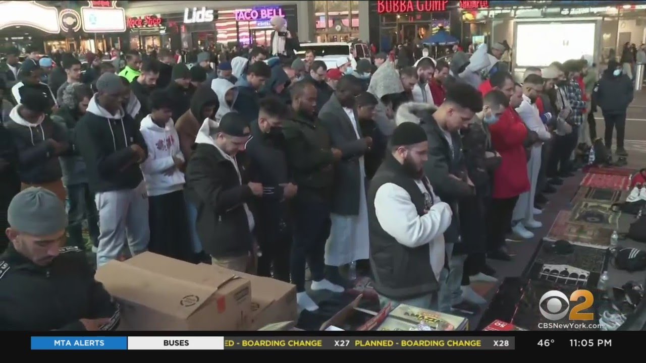 New York: Hundreds Break Fast Times Square - IslamiCity