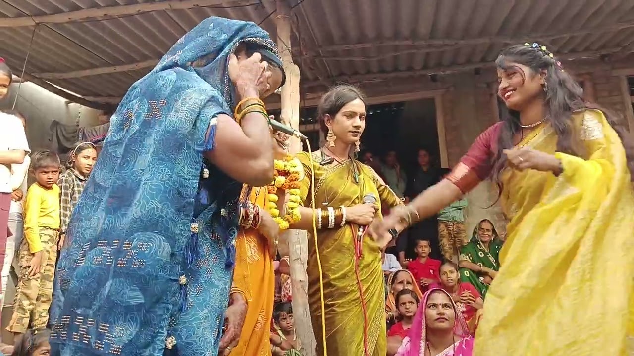 हेलो दोस्तों नमस्कार खुशबू रानी मंजू मोहनी लाजो जौनपुरिया हम लोग आए थे पूजा में वायरसवीडियो