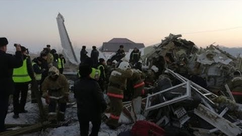 Al menos 15 muertos al estrellarse avión de pasajeros en Kazajistán