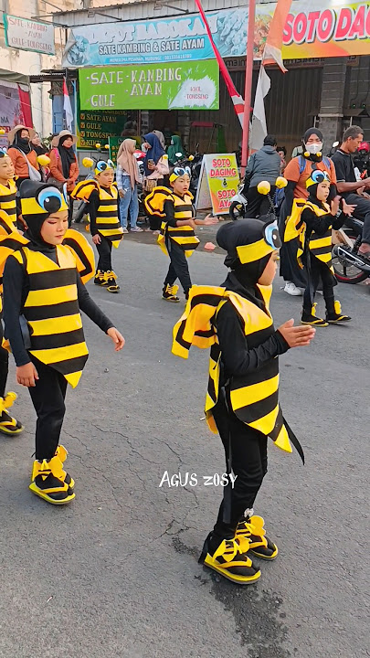 barisan kostum lebah di karnaval#shorts