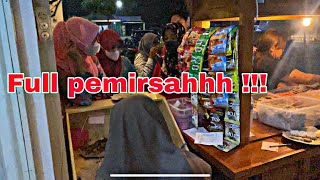 Senin sepi !!! Tidak untuk angkringan lek Damis full bakole sampek gak ketok irunge 😎