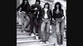 DeeDee Ramone &amp; Joey Ramone - I am seeing ufos