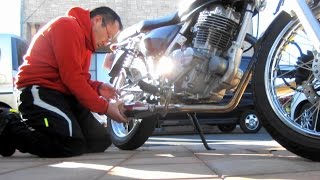 ST250E マフラー交換。 ダイワステンレス 中音 - YouTube