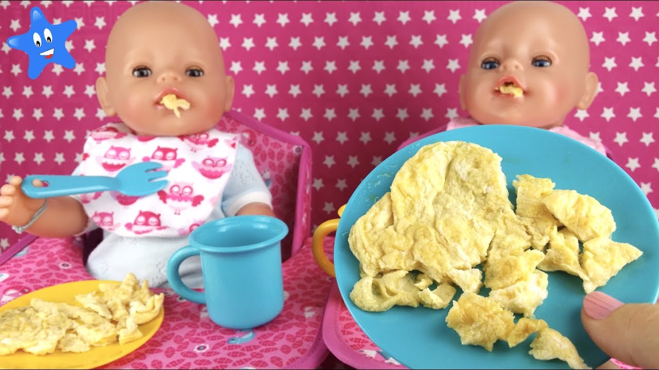 Baby Born en español Bruno y Abril comen tortilla francesa por primera vez Huevos Pinypon -