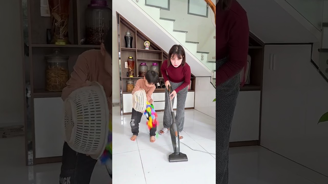 Baby Making floor messy 😆