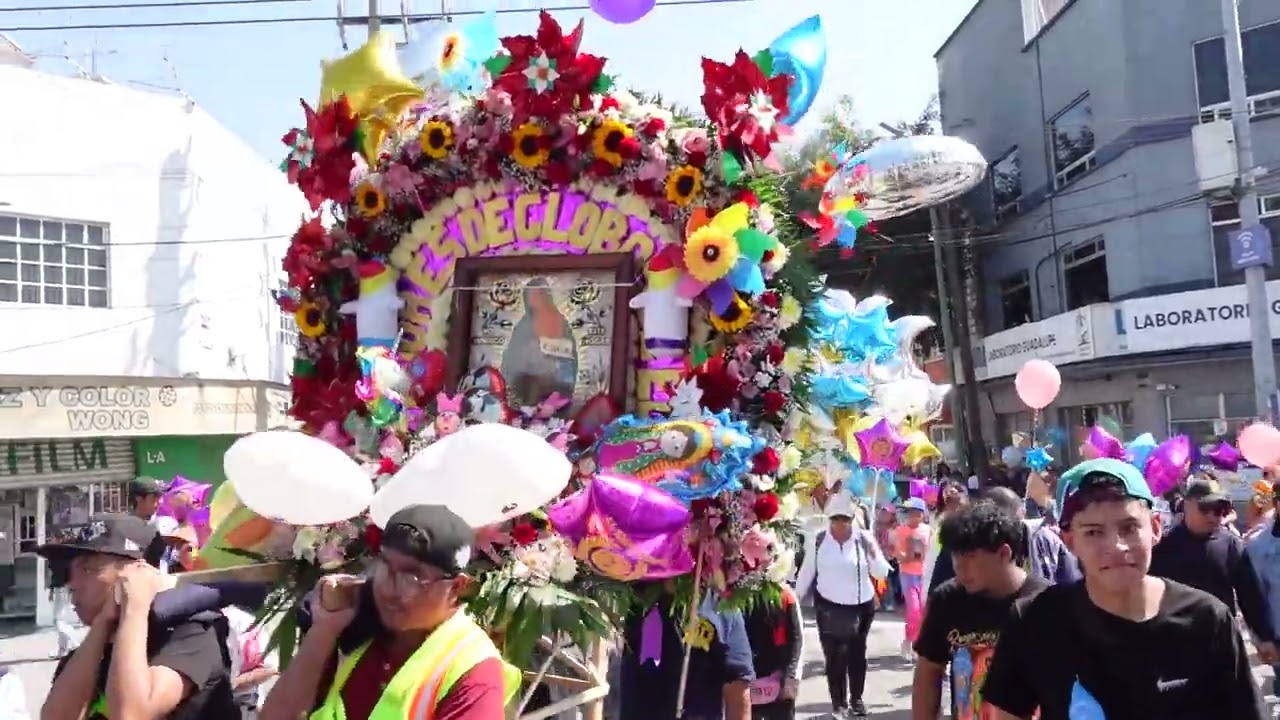 Peregrinación de globeros a la Basílica de Guadalupe. Ciudad de México. 2025.