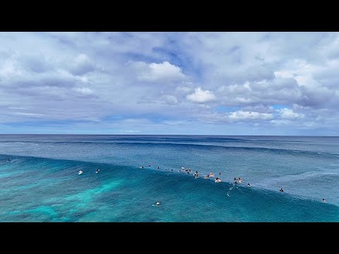 Lines Stacked to the Horizon | Pipeline, Oahu