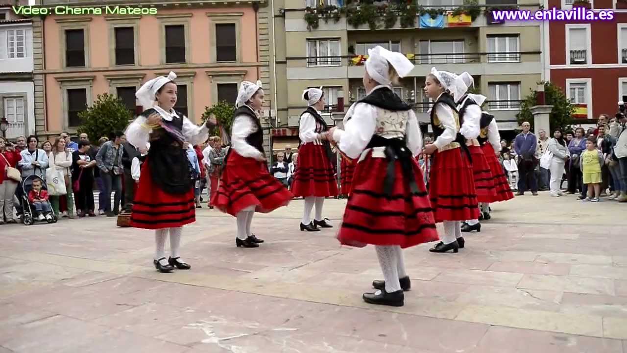 Grupo Folklorico Villaviciosa Aires de Asturias en Gira al Prau