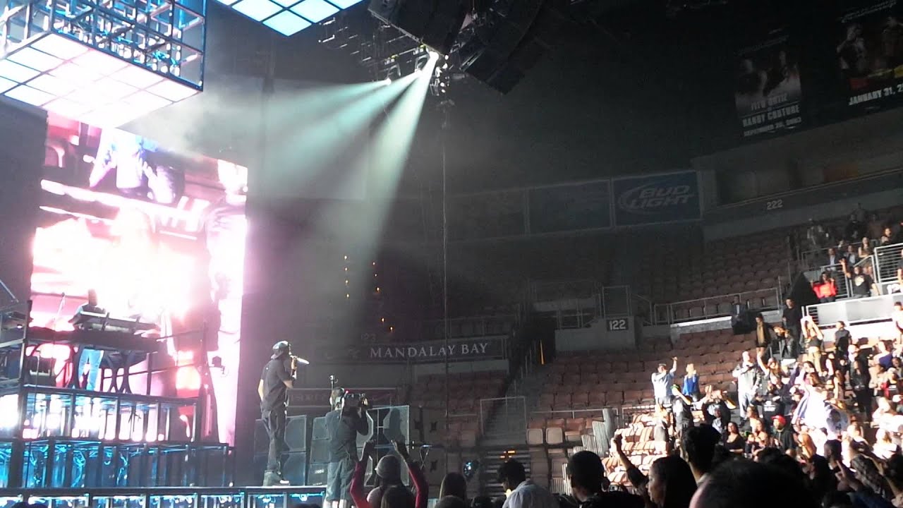 Some fun at the Jay-Z concert JAY-Z 12-13-13 Mandalay Bay, Las Vegas - YouTube