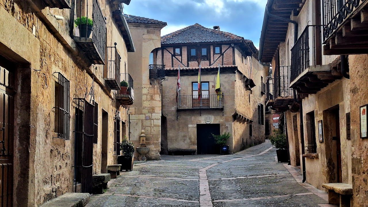 Pedraza, el arreglado pueblo medieval de la Sierra de Guadarrama en Segovia.
