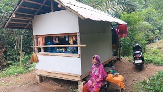Download lagu Warung Kopi Buka 24 jam Pinggir Hutan dekat Sungai Deras