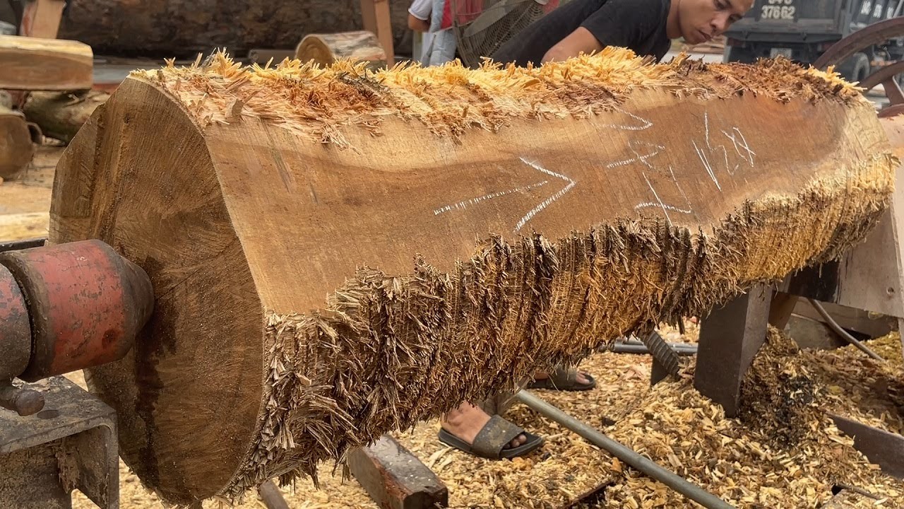 Amazing Woodturning - The Art of Woodworking with Special Colors on a Dangerous Lathe