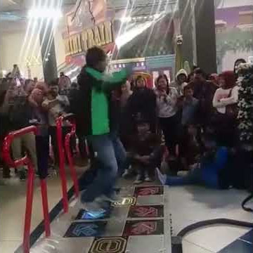 KERENN.. abang ojol jago ngedance..