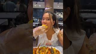 Eating 2KG of seafood boil 🦞