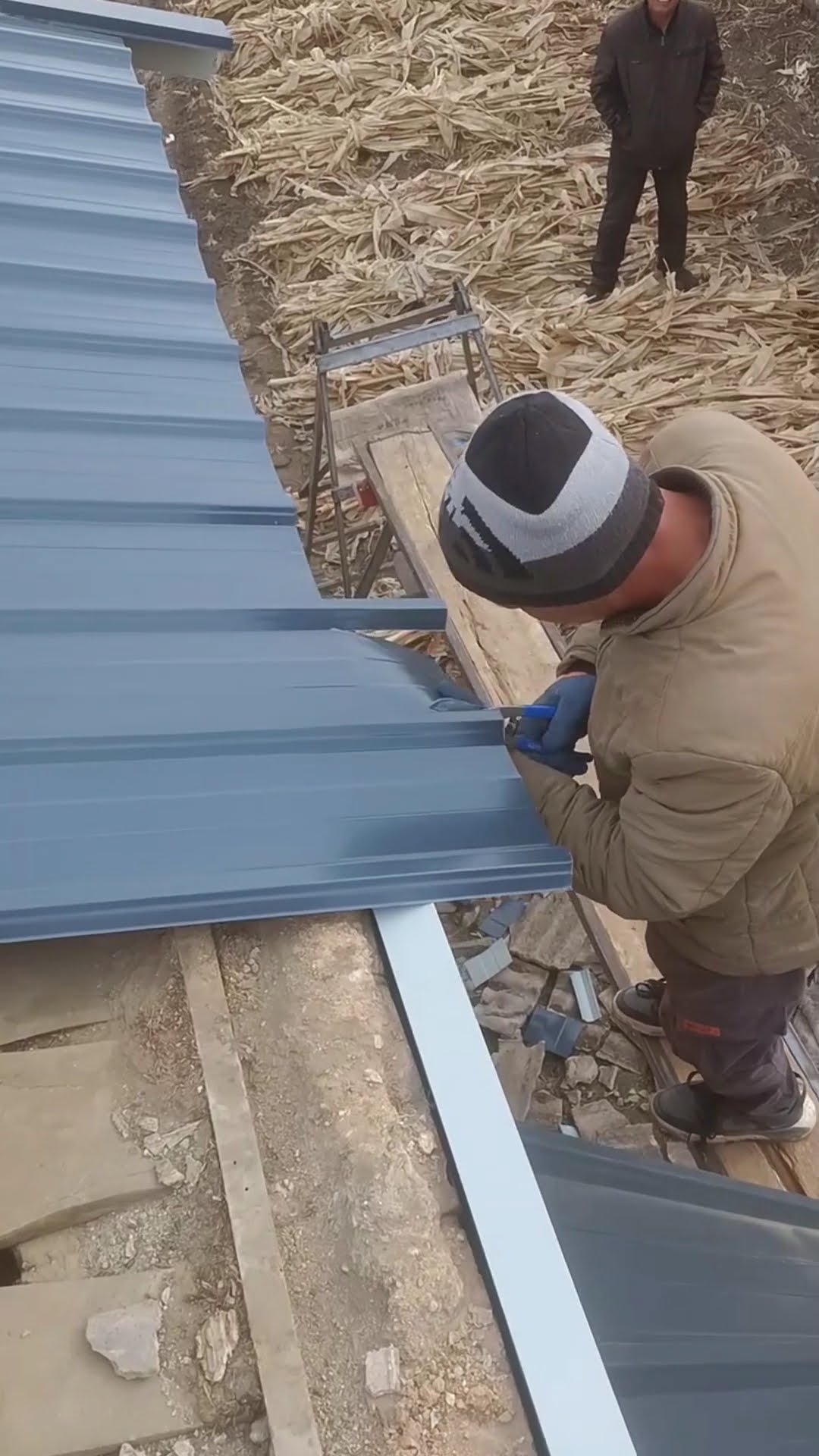 Color steel tile roof installation process