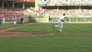 MIL@CIN: Phillips grounds RBI single to left field