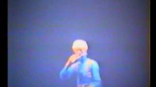 Bowie Walking On Moonlight 2 - Hammersmith Odeon 83