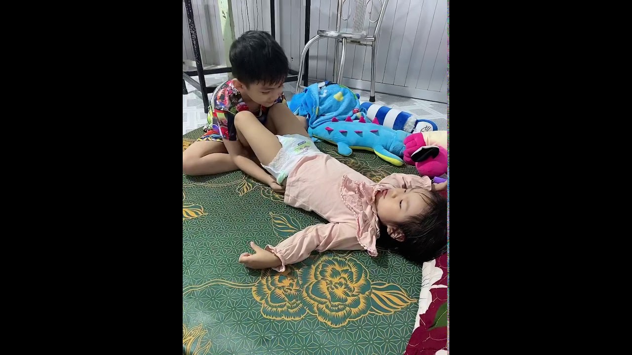 An Nam Giúp An Như Mặc Tả Mặc Quần 😍