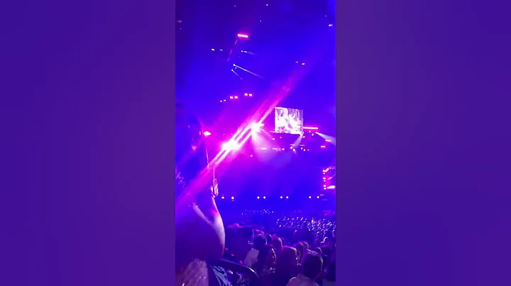 Hannah live on big screen!!