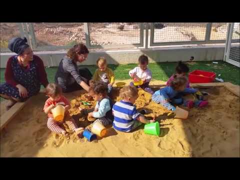 וִידֵאוֹ: ארגזי חול לילדים עם מכסה (66 תמונות): עשויים עץ ופוליקרבונט, עשו זאת בעצמכם למגורי קיץ, רישומים וגדלים של ארגזי חול מעץ
