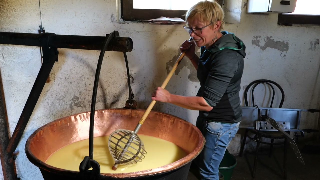 La produzione del formaggio BAGOSS