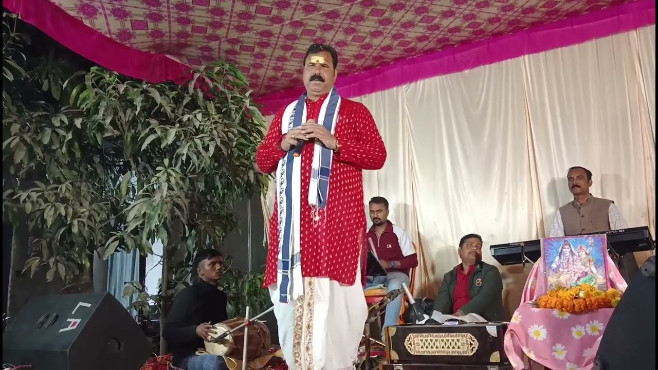 गोरखपुर के बिलारी में शिवरात्रि के महापर्व पर  पर भजनों का कार्यक्रम प्रस्तुत करते हुए 