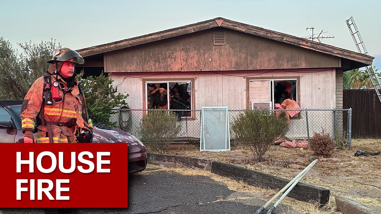 Woman pulled from Phoenix house fire in critical condition - YouTube