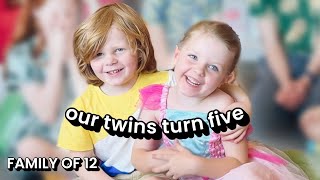 The Twins Are Five Large Family Of 12