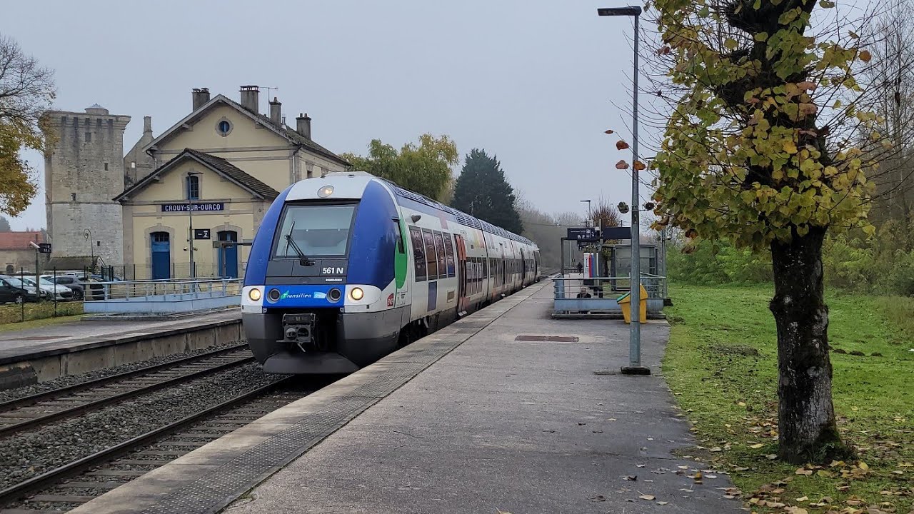 Départ d'une AGC diesel livrée Transilien