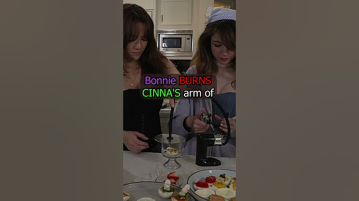 BonnieRabbit BURNS Cinnabrit’s Arm with a Torch #bonnierabbit #bonnie #cinnabrit  #twitchclips