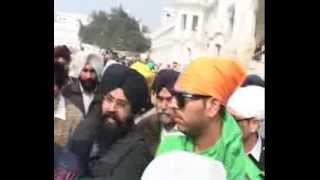 Yuvraj Singh Apni Maa Ke Sath Harmandir Sahib Me Mannat Dene Pahuchee