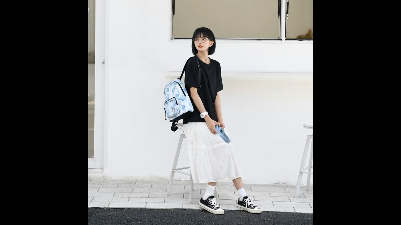 The fabric is excellent, durable, and waterproof.