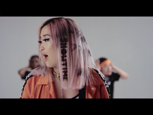 在 YouTube 上观看 Annalé - Showtime (Official Music Video) 在 YouTube 上观看 Annalé - Showtime (Official Music Video)