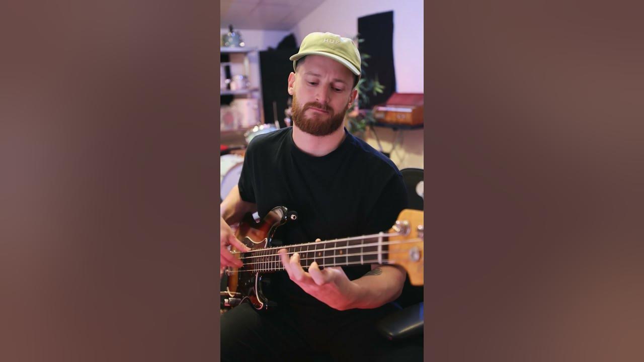 Why EVERY bass player should learn THIS bass line! 🔥 (see description) #StevieWonder #MasterBlaster