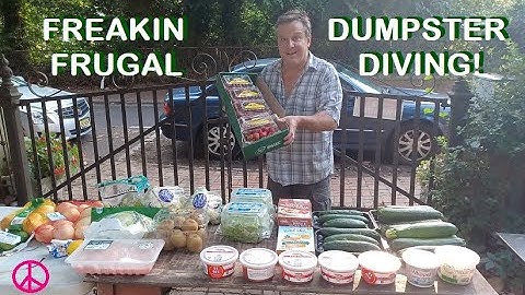 AMAZING FREE FOOD AND MORE!  DUMPSTER DIVING AT ALDI!