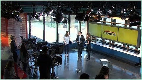 Lumos 300gt, 500gt LED panel lighting for TV station local news studio - 대학 방송국 학생 스튜디오