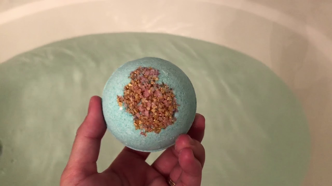 pink / victoria’s secret : friyay (bright daisy) bath bomb demo