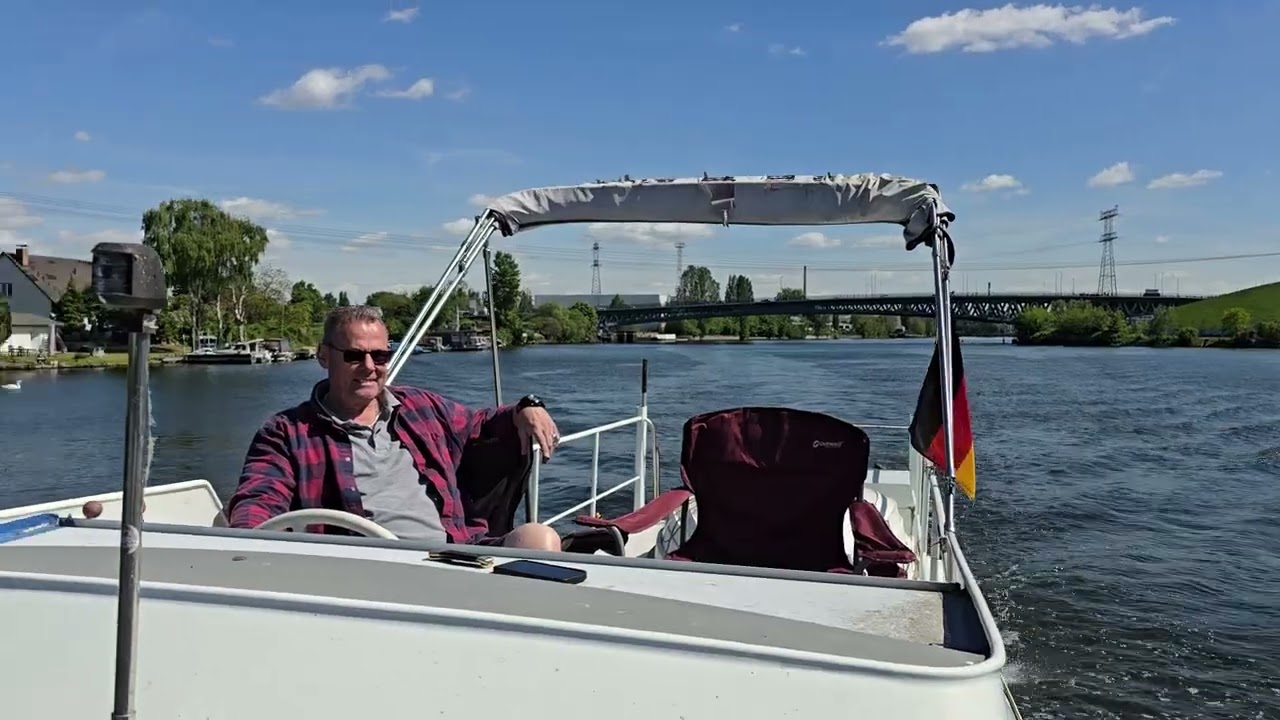 Probefahrt mit meinem Sohn nach kleinen Instandsetzungen. 10 - 12 Km/h. 