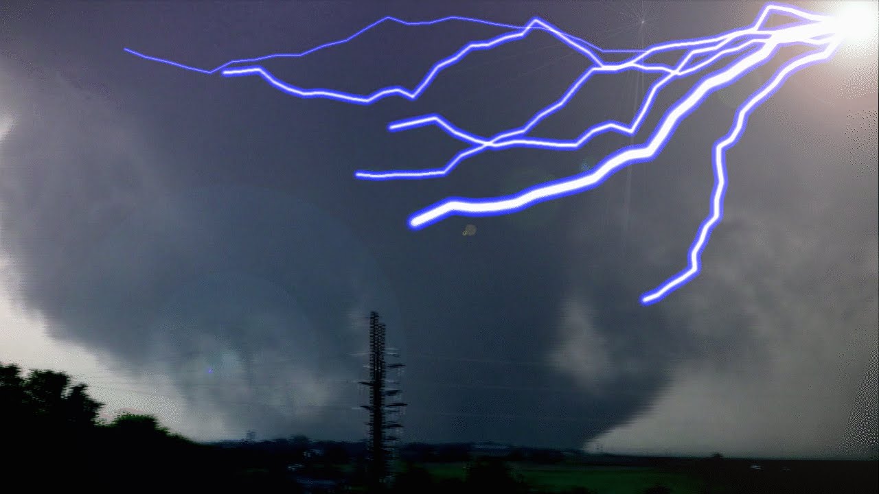 Multiple vortex tornado