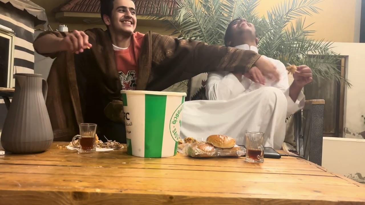 ￼ تحدي دجاج كنتاكي الحااار🍗🌶️(مع المعلِم😎)￼