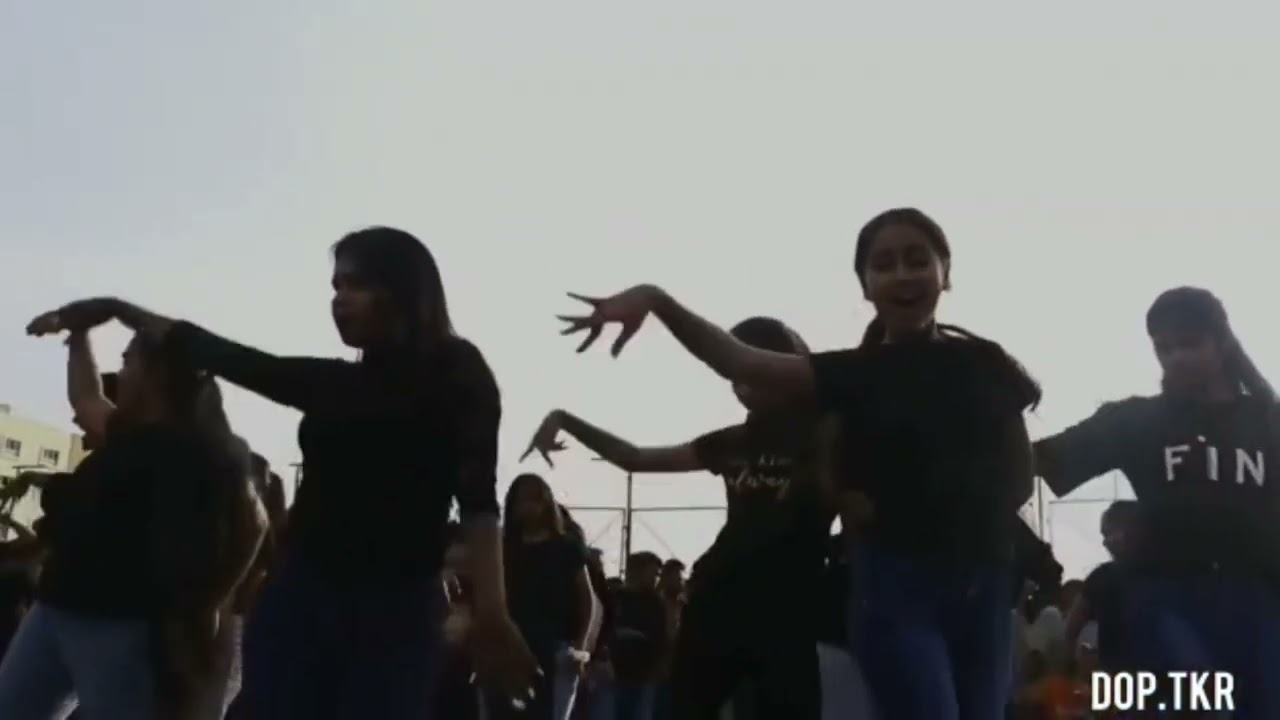 tkr college flash mob❤🖤