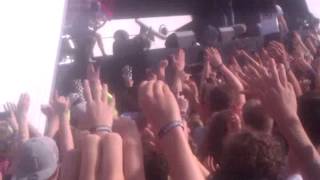 Laundryday 2013 cake throw steve aoki Information